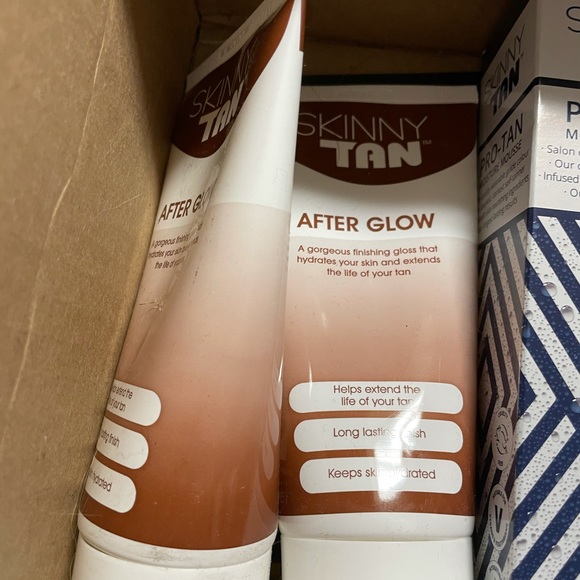 Skinny Tan Set and Tanning Mitt - Picture 5 of 12